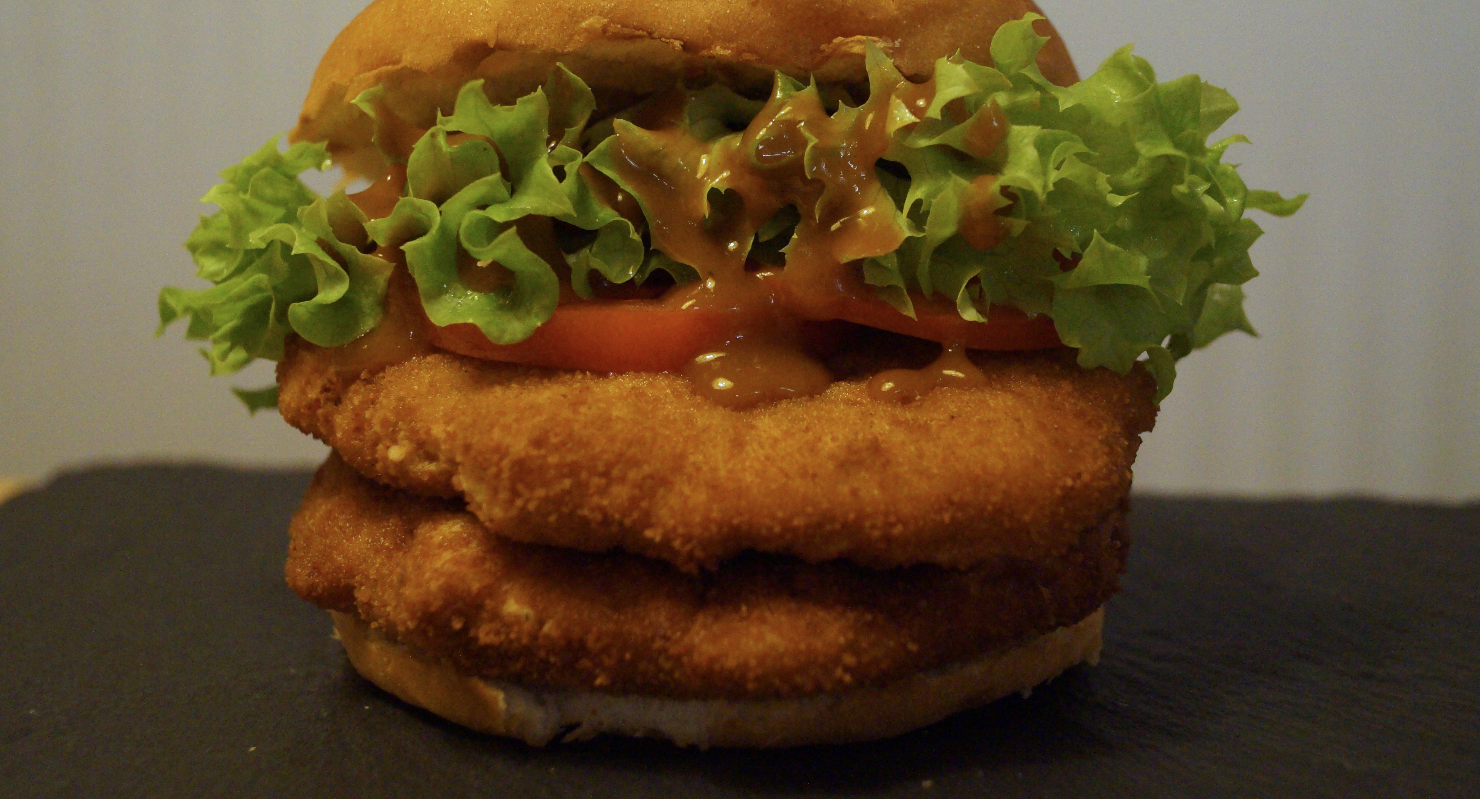 Double Chickenburger mit Honig&amp;Senf Sauce von BBQUE