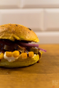 Currywurst Pommes Burger - Bar-B-Kuh und Eatventure