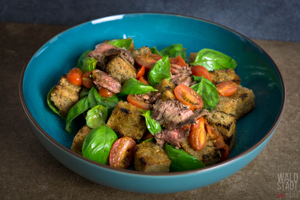 Brotsalat mit Steak