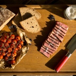 Grand Mu - Oma-Kuh von Der Ludwig - mit gegrillten Tomaten und Landbrot