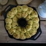 herzhafte Buchteln mit Pesto - perfekter Snack