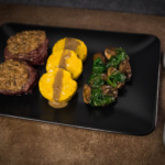 Rinderfilet mit Spekulatiuskruste und Kürbissemmelknödel zu Weihnachten