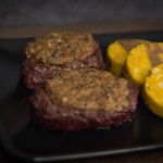 Rinderfilet mit Spekulatiuskruste und Kürbissemmelknödel zu Weihnachten