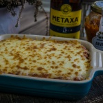 Gyros mit Metaxa-Sauce und Käse überbacken aus dem Beefer