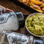 frische Guacamole mit Pommes