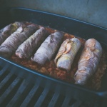 Rouladen vom Grill aus der Weber BBQ Keramik Kasserolle