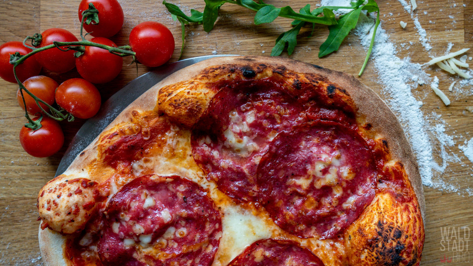Pizza Salami – das Rezept zum Klassiker | WaldstadtBBQ